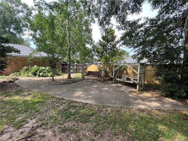 Building Photo - 562 Barcelona Dr