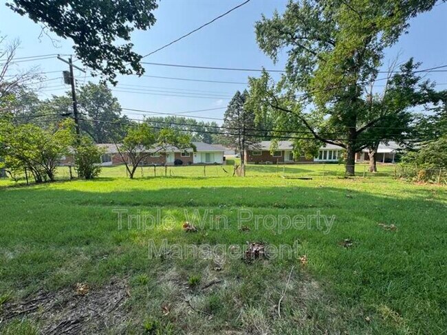 Building Photo - 10 Drummond Dr