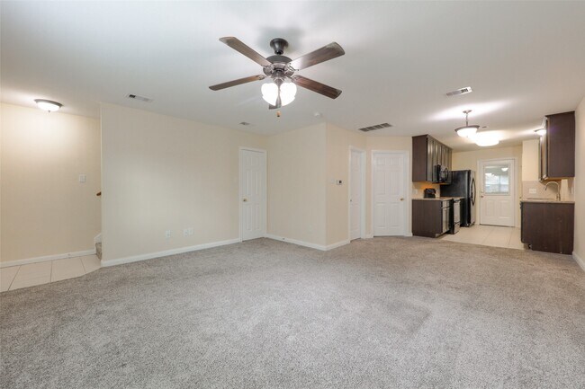 Building Photo - 11905 Algonquin Dr