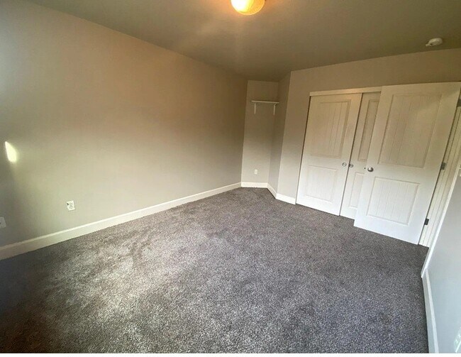 Building Photo - 13392 SE Autumnwood Ln
