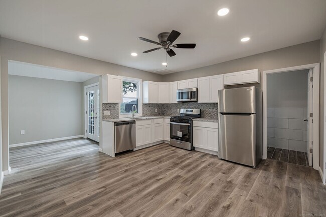 Primary Photo - 121 Hillview Ave