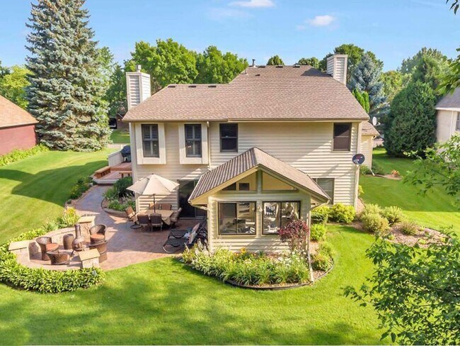Building Photo - Luxury Home in Plymouth with 2-Level Primary Suite, Furnished or Unfurnished, Wayzata Schools, Pe...