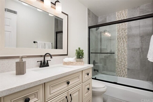 Building Photo - Impeccable 4BR 2.5BA Home with Pool, Near ...