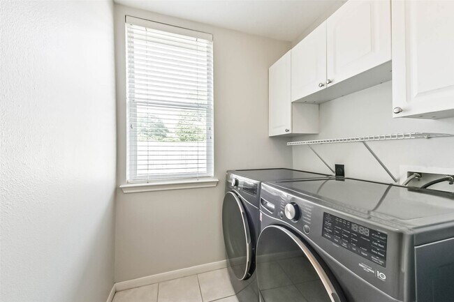 Building Photo - 14610 Farrawood Dr