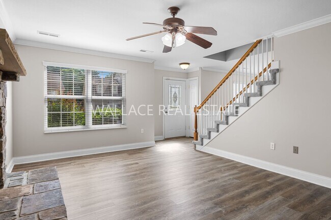 Building Photo - PRICE REDUCTION!!  FARRAGUT: TWO STORY 3 B...
