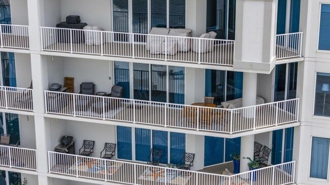 Building Photo - 2668 Beach Blvd