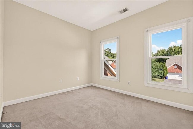 Building Photo - 6430 Bellevue Pl