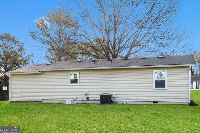 Building Photo - 19 Sioux Rd NE