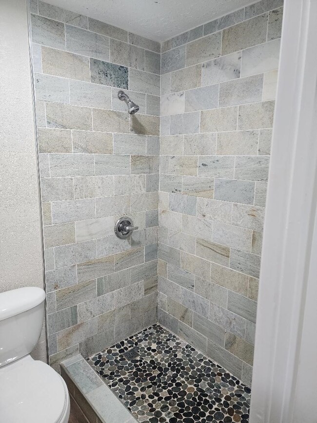 Building Photo - 711 Leicester Ln