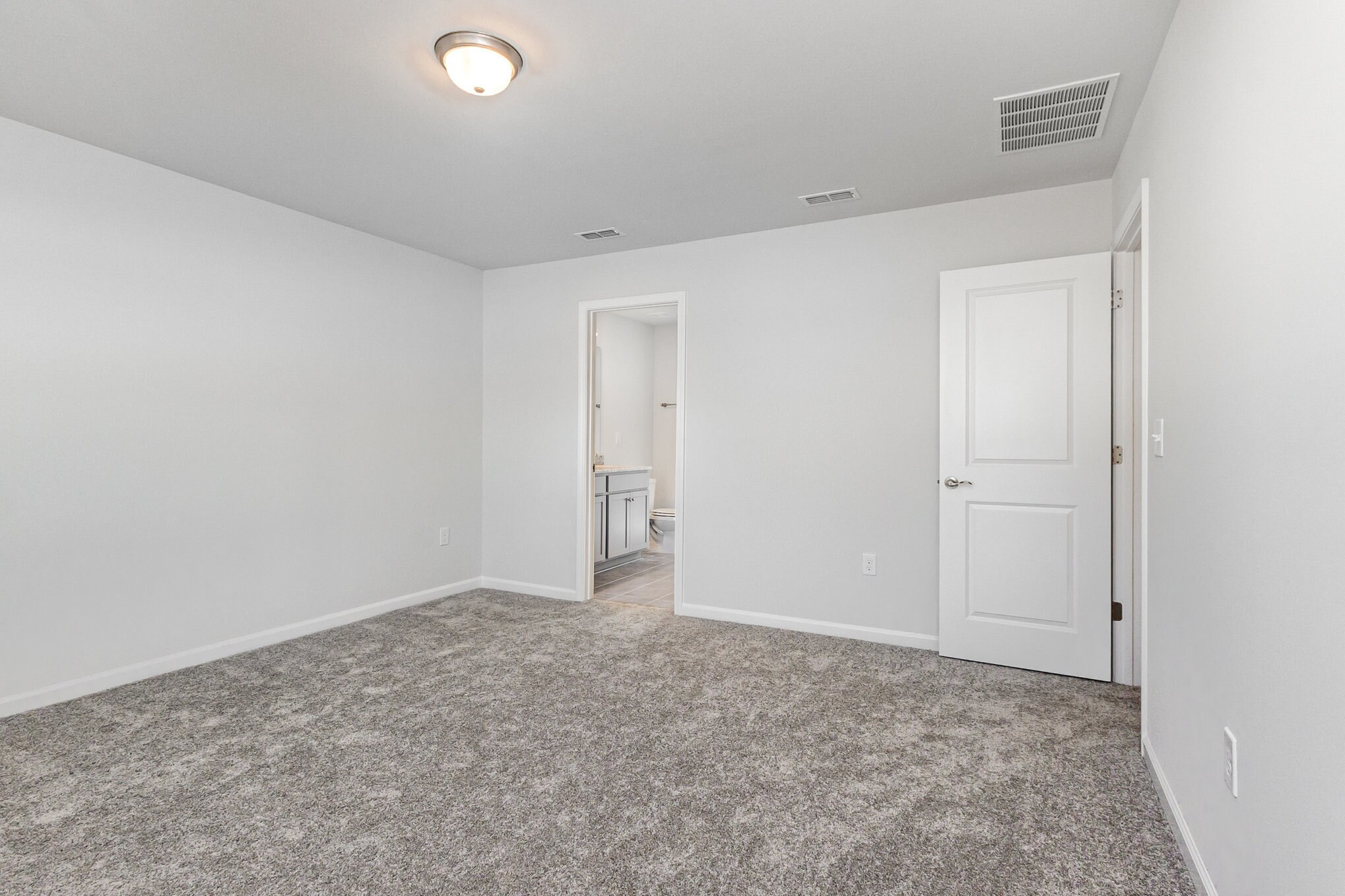 Building Photo - 1425 Rhodes Pond St