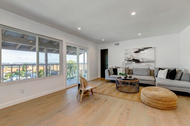 Building Photo - **3900 Paseo De Las Tortugas Torrance** Spacious 4 bedroom 3 bath with beautiful view!