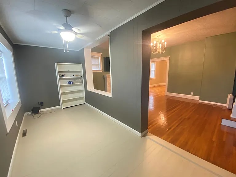 Building Photo - 42 W 6th Ave