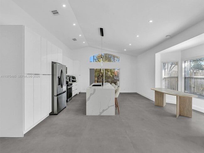 Building Photo - 4962 SW 32nd Way