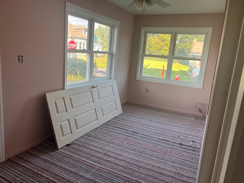 Front porch (optional mud room door on floor) - 1726 Temple Ave