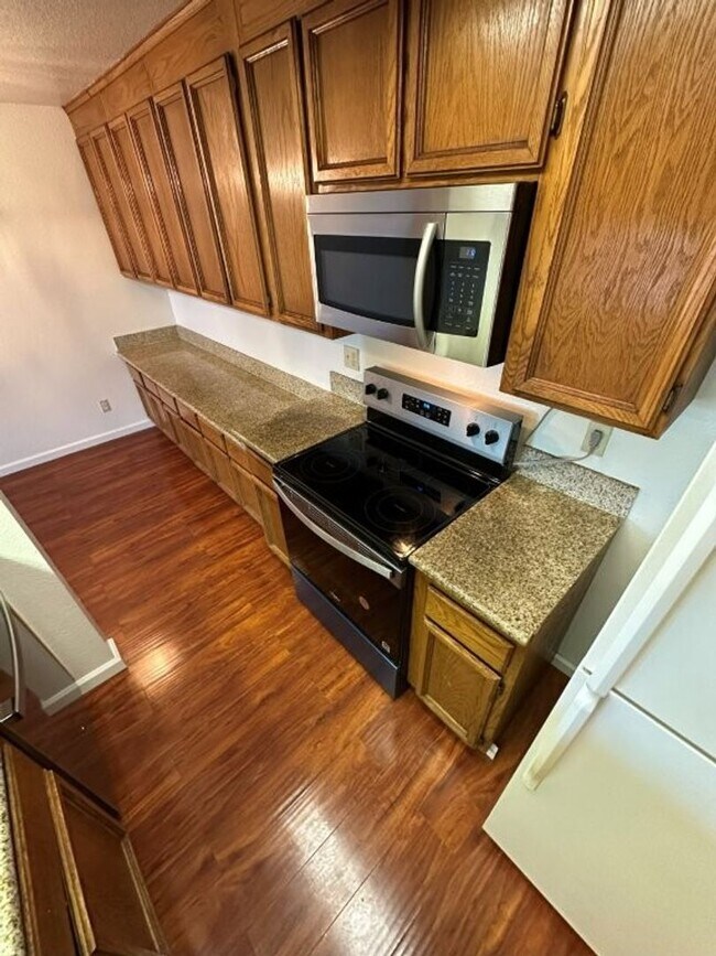 Building Photo - Nor Cal Realty, Inc - 2 bedroom 1.5 bath c...