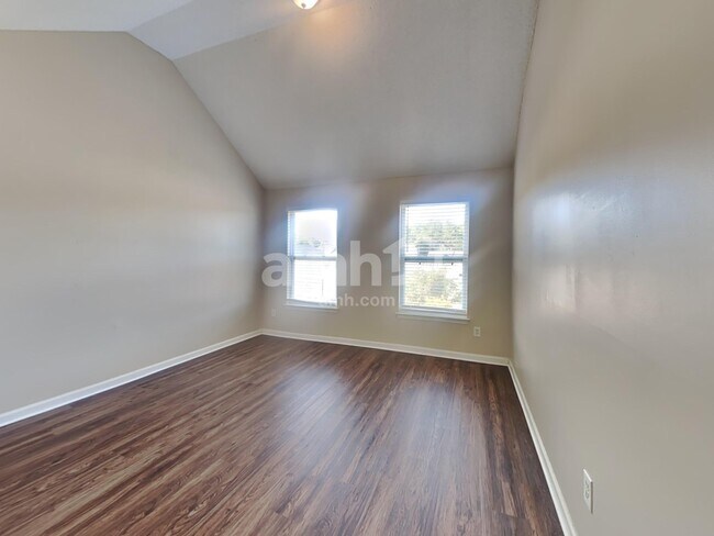 Building Photo - 4897 Bryant Dr