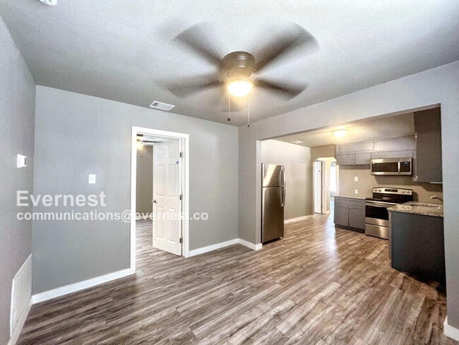Building Photo - 1607 El Paso St
