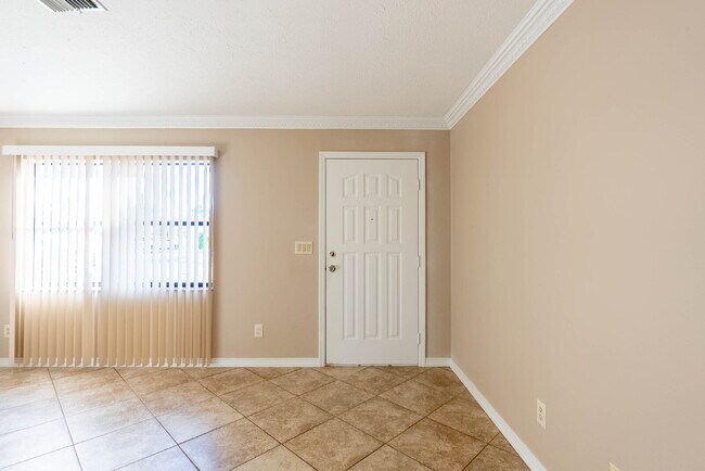 Building Photo - MOVE IN WITH ZERO DEPOSIT - UPDATED 3 BEDROOM HOME IN VENICE