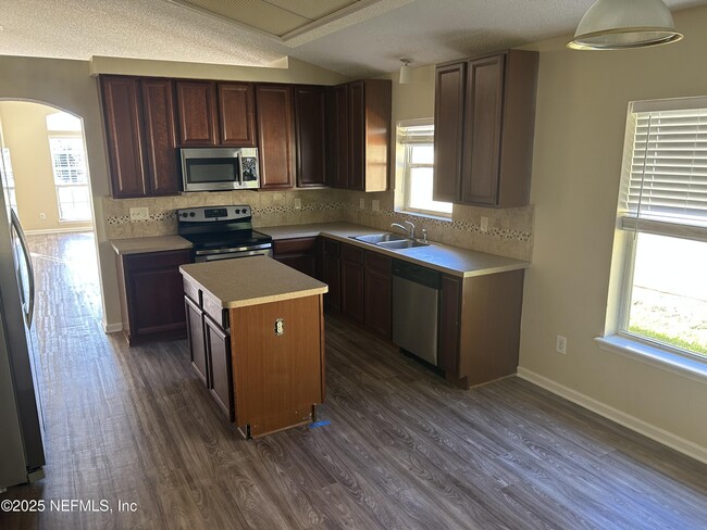 Building Photo - 1425 Laurel Oak Dr