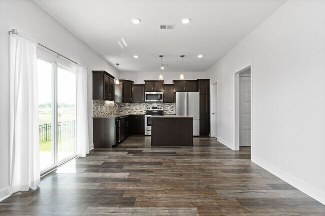 Building Photo - 605 Wespanee Wy