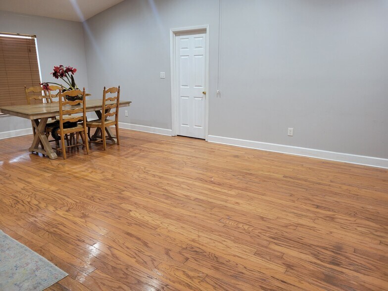 Building Photo - 2108 Shirewood Ct