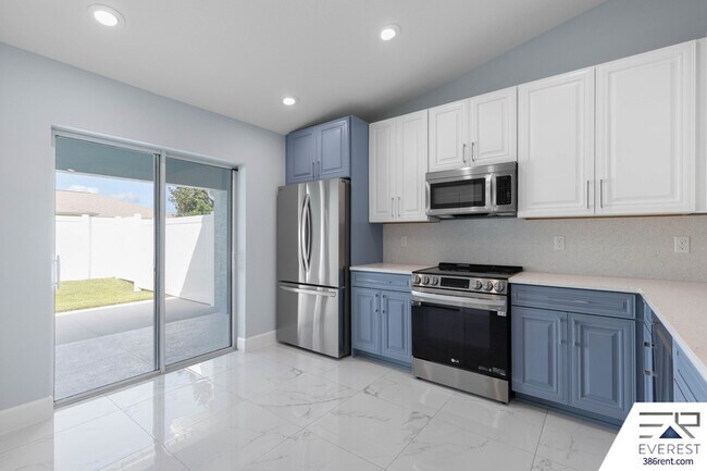 Building Photo - 10 Llovera Pl