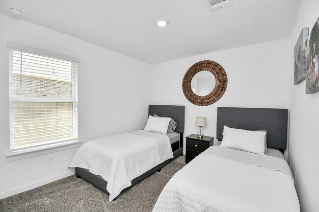 Building Photo - 1630 Cedar Pointe Ct