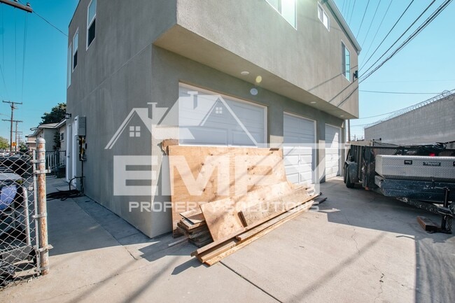 Building Photo - 5228 Repetto Ave