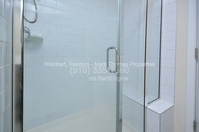 Building Photo - 409 Vassar Dr