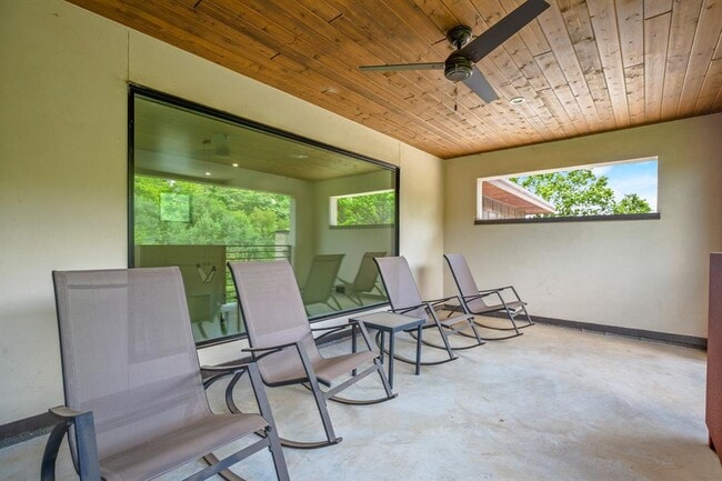 Building Photo - 500 Laurel Valley Rd