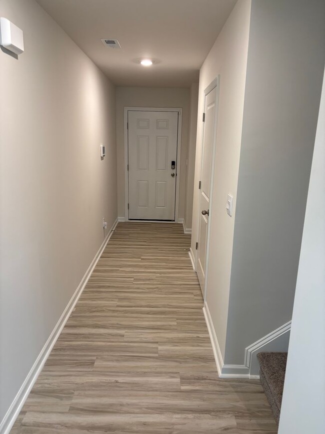 Building Photo - Brand New End-Unit Townhome in Charlotte!