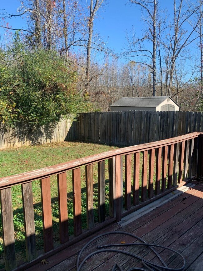 Building Photo - 241 Lariat Dr