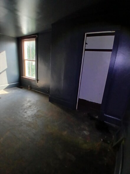 Building Photo - 5445 Robin Ave