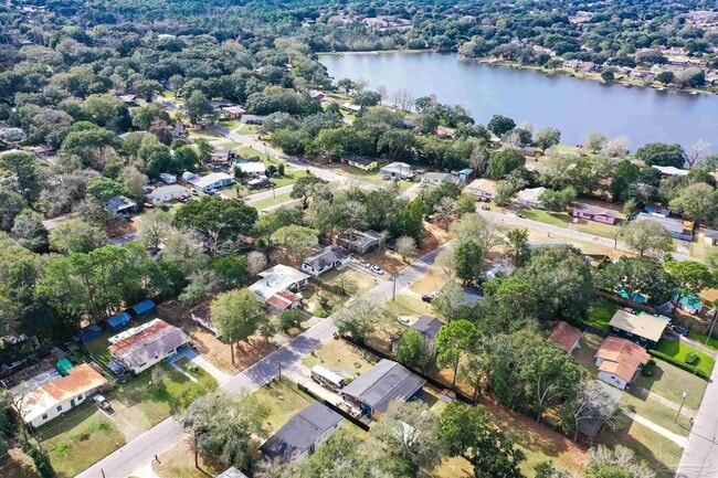 Building Photo - 925 Twinbrook Ave