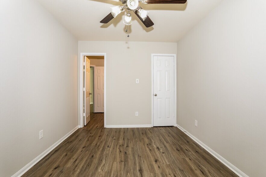 Building Photo - 16738 N Gull Dr