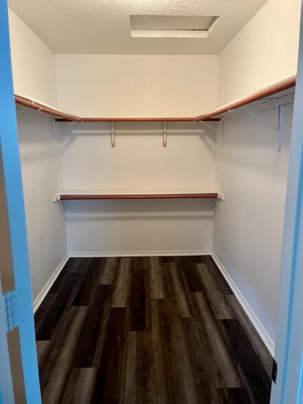 Building Photo - 102 Branding Iron Dr