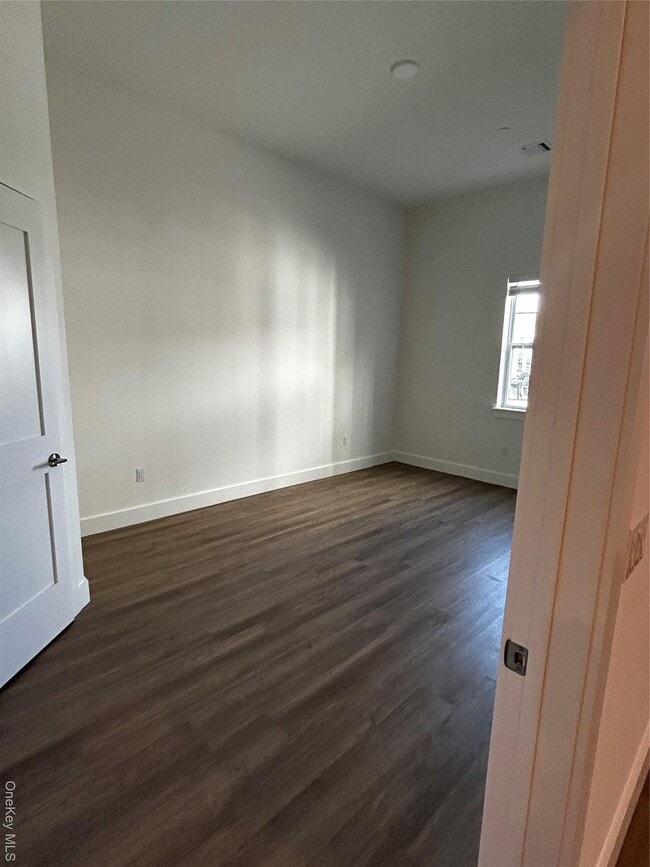 Building Photo - 4180 Sunrise Hwy