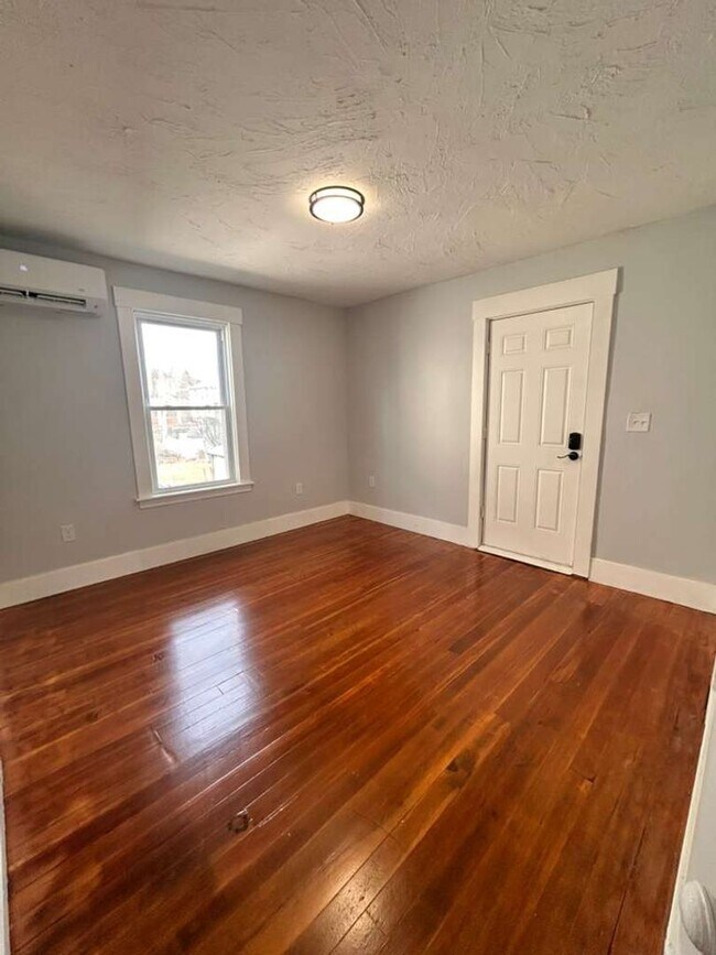 Building Photo - 67 Fairlawn Ave