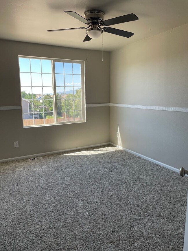 Building Photo - Renovated Home with A/C!