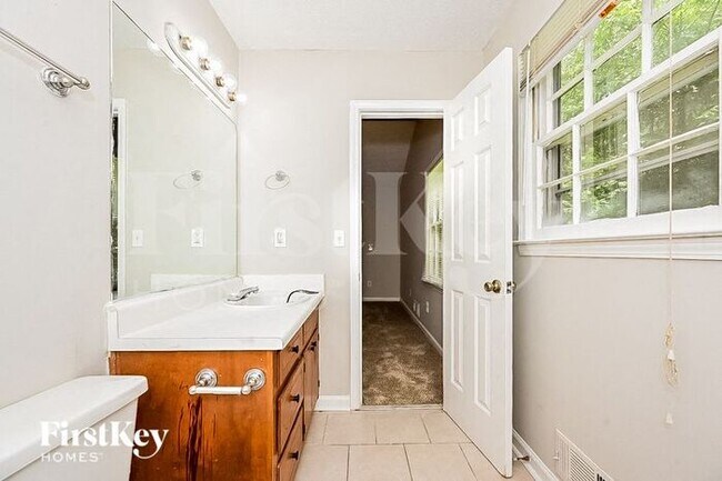 Building Photo - 1247 Mountain Dr NE