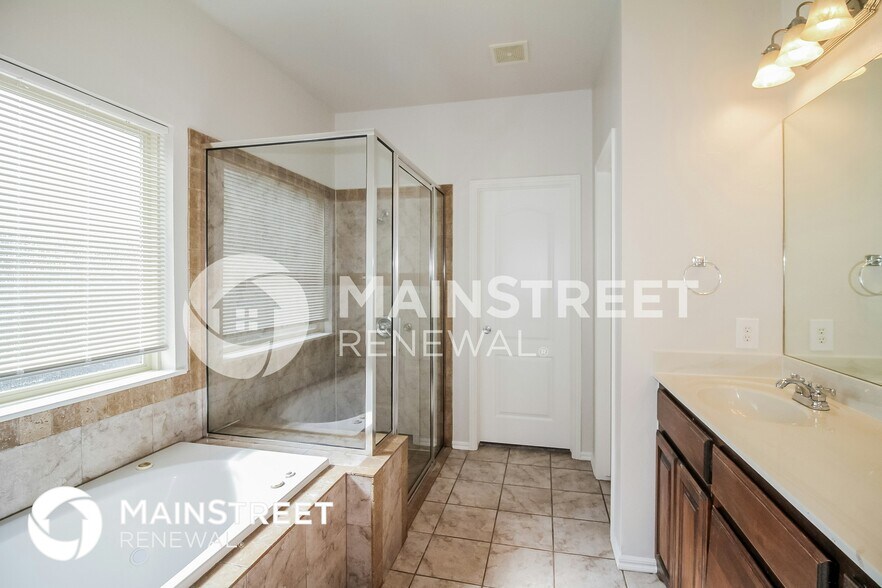 Building Photo - 2660 Clarke St