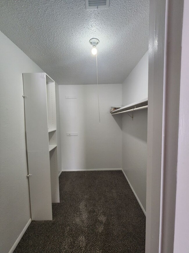 Building Photo - Quarry Ridge Apt  2 bdrm available soon!!!