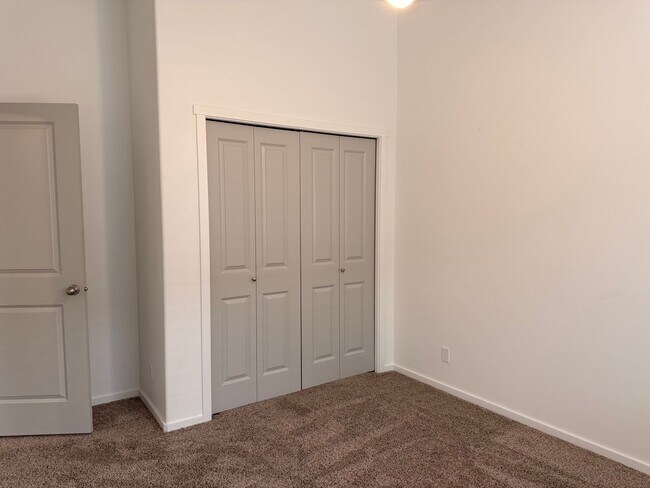 Building Photo - Beautiful Home in Montrose Community!