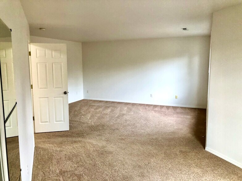 Primary room - 1552 SE Ripplewood Ave