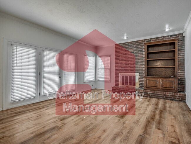 Building Photo - 2708 Silvertree Dr