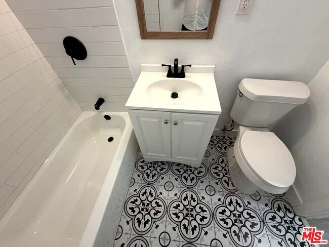 Building Photo - 8818 Ramsgate Ave