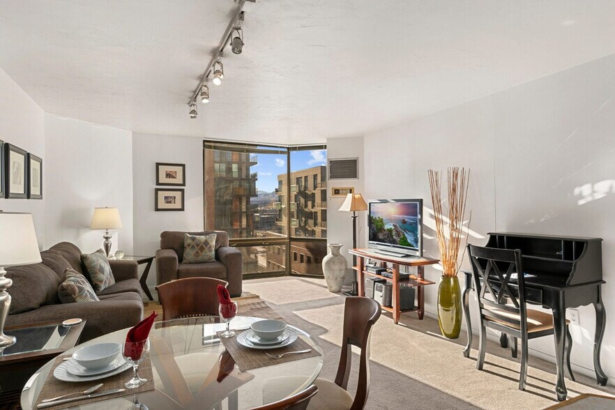 Building Photo - 1675 Larimer St