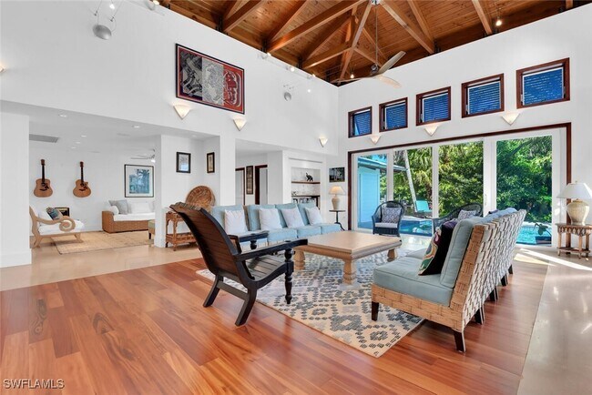 Building Photo - 795 18th Ave S