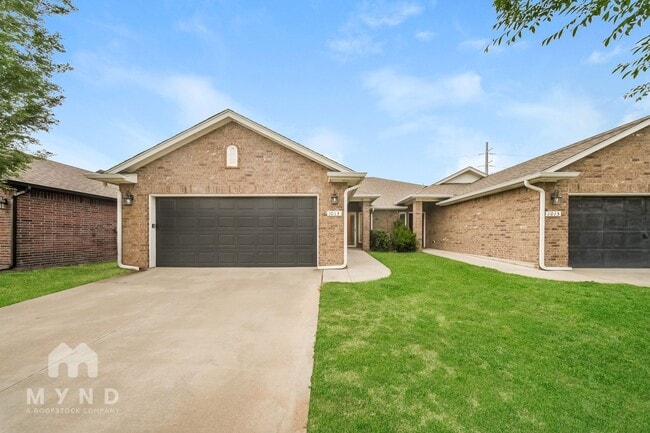 Building Photo - 1013 Merlin Dr