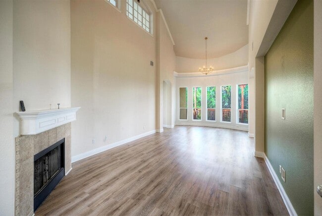 Building Photo - 3912 Coopers Hawk Cove